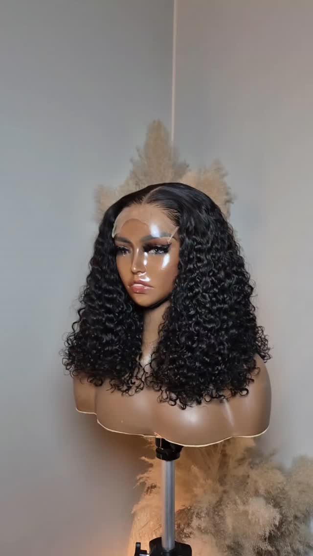 Your best bet when it's raining season is to wear curly textures.
If you didn't know we do have some good curly hair too.
Check out our curly units at www.williewigs.com (link in bio)
#lacewigs #closurewigs #gluelesswigs #customwigs #curlywigs