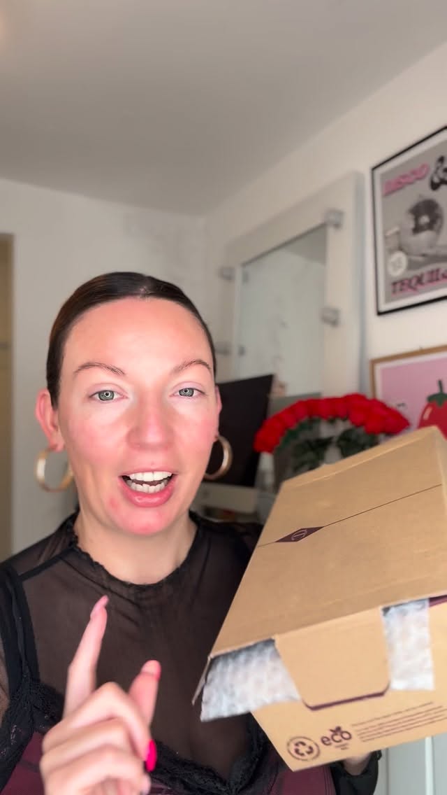 My first impressions of the newly formulated @charlottetilbury Airbrush flawless foundation.
I absolutely adore this foundation, which I have used as my number one go to on clients for years. Because of this, I really wanted to go into detail with this video so I’ve split it into two videos. I will share a part two wear test.
Have you tried this foundation? I’d love to know your thoughts if you notice a difference in the formula and wear?
#charlottetilbury #airbrushflawlessfoundation #charlottetilburyairbrushflawlessfinish #makeup