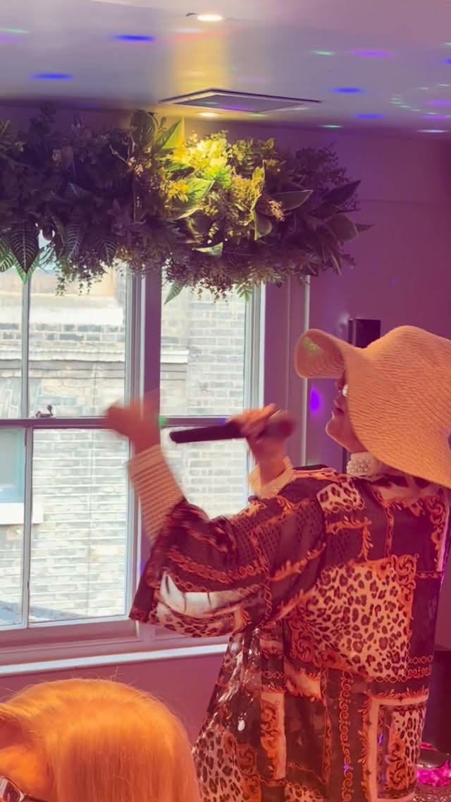 What a day! 💃✨
Yesterday we celebrated all the amazing Mums with the incredible Chelsea Francis tribute act, and the atmosphere was just magical.
Seeing all generations together – dancing, singing and celebrating – is exactly what Moloko is all about.
Thank you to everyone who joined us for both sittings and made the day so special. You were all amazing 💖
#molokoipswich #mothersdaycelebration #makingmemories❤️