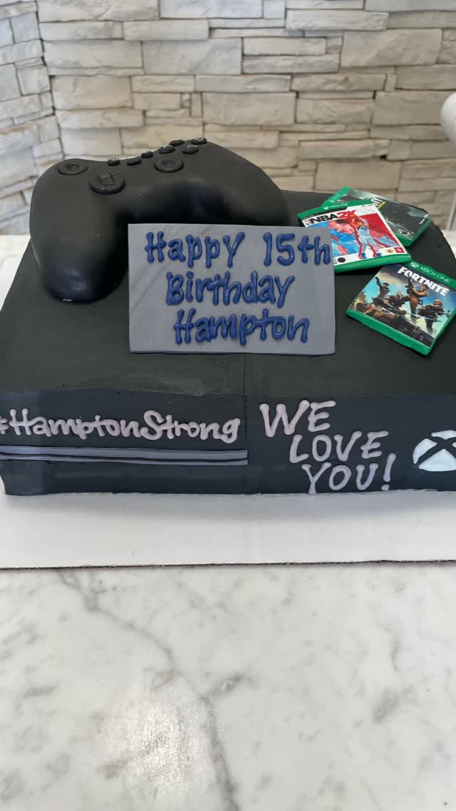 Game On! For all those gamers, here is your perfect cake!
#gamercake #gameoncake #videogame