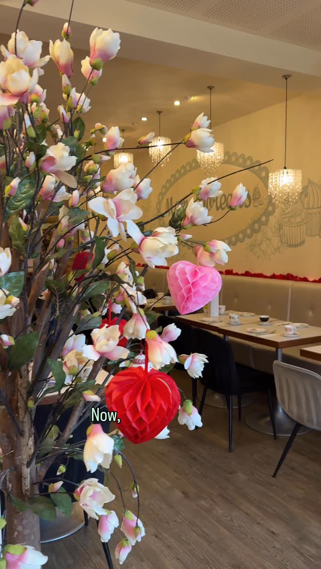 🍰 Calling all Bake Off fans 🍰
For one week only, alongside the Great British Bake Off Musical at @harrogatetheatre you can be a Mama Doreen’s star baker ⭐️
Be quick though this special afternoon tea is only around from the 18th - 21st March.
@mamadoreens @harrogatephoenixplayers
#harrogate #mamadoreensemporium #afternoontealover #harrogatefood #thegreatbritishbakeoffmusical