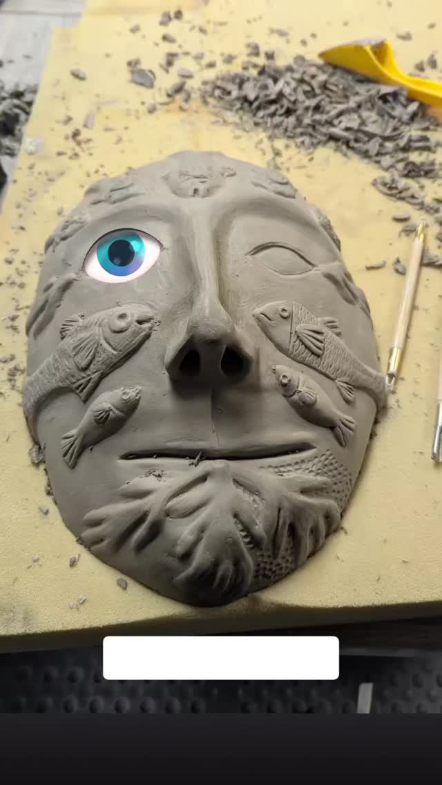 Sometimes clay has a life of its own. After a bit of downtime ideas are flowing.
#fancyfrogpottery #handmadepottery #clayfaces #playingwithclay