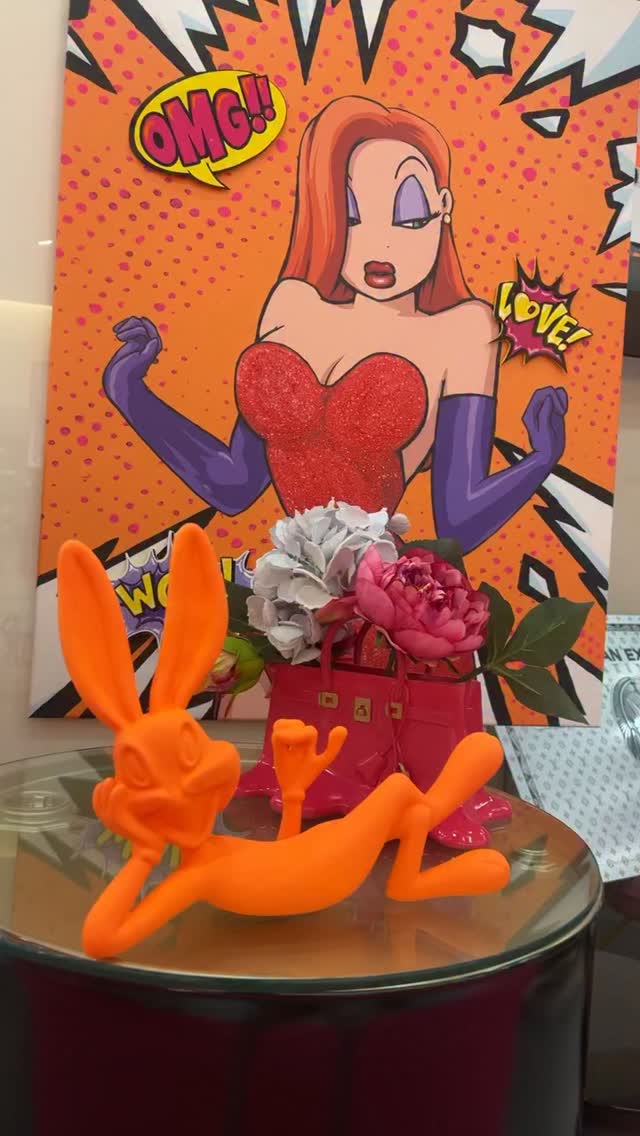 Ich glaube, der Osterhase hat sich verlaufen.
Eigentlich wollte er Ostereier verstecken…
Stattdessen hat er mich in meinen Galerien besucht – und hat dort großzügig Rabatte verteilt. 🎨🐣
Das bedeutet für dich:
Du musst dieses Jahr nicht lange nach Osterüberraschungen suchen.
Also komm vorbei und geh mit mir auf die Suche nach deinem neuen Lieblingskunstwerk.