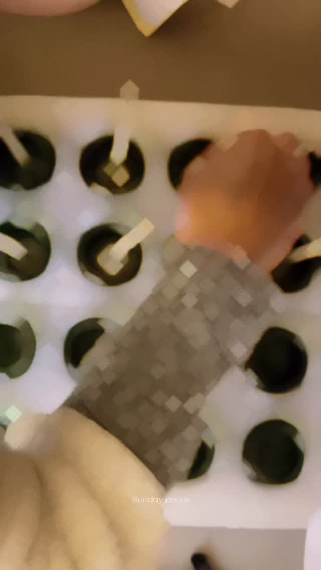 Outside: pouring rain 🌧️ inside: pouring wax 🕯️
A little insight into the craft behind the candles!
#candlemaking #islesofscilly #candles #sundayscaries