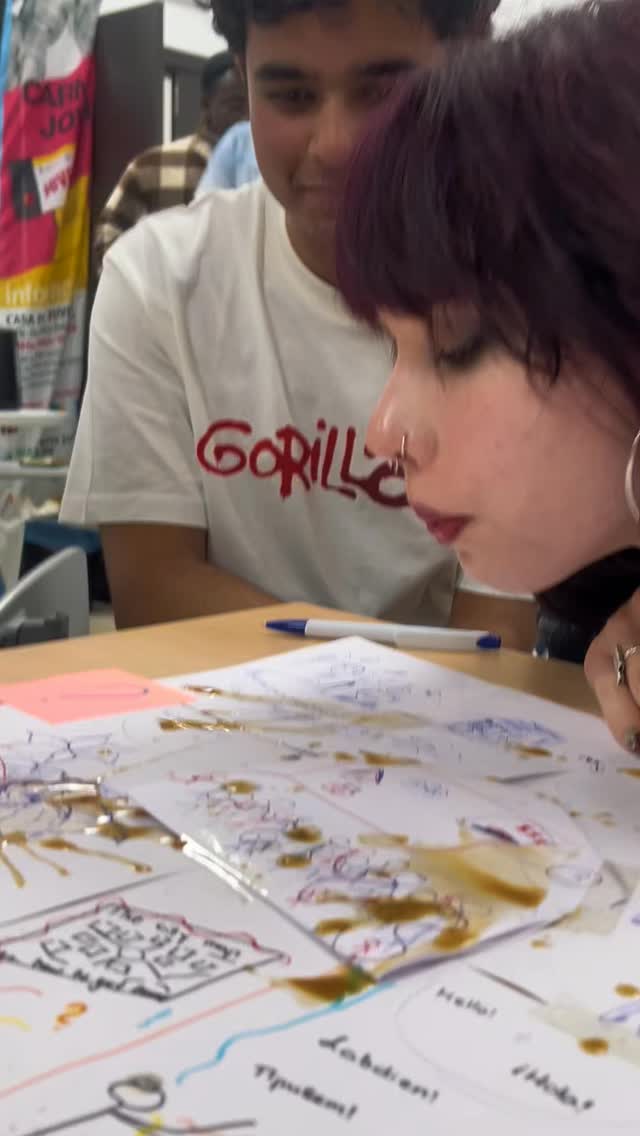 Dalyvaujamojo teatro kelionė tęsiasi – šįkart Ispanijoje, Ceutoje! 🇪🇸
Po visų veiklų Lietuvoje, spektaklio pristatymo bei ankstesnių projekto etapų Vokietijoje ir Lietuvoje – šią savaitę dalis mūsų projekto dalyvių išvyko į Ceutą!
Jau eina antroji projekto diena, o dalyviai – pilni įspūdžių, naujų patirčių ir įkvėpimo 💚
Kiekviena diena atneša naujų metodų, idėjų ir kūrybinių atradimų, kuriais jaunimas nekantrauja pasidalinti su kitais sugrįžęs į Lietuvą.
Šiame projekte kartu dalyvaujame su partneriais iš Vokietijos, Slovėnijos, Ispanijos ir Airijos. Tai - ne tik kūrybinė, bet ir tarptautinė bendrystės patirtis. 🌍
Projektas įgyvendinamas pagal Erasmus+ programą. Varėnos kultūros centras yra vienas iš projekto partnerių.
#erasmusplus #participatorytheater #dalyvaujamasisteatras