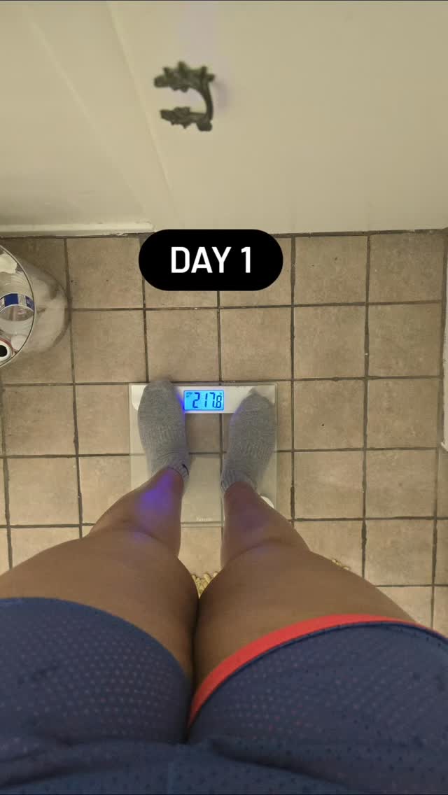 I'm down 8.2 lbs in 3 days!!!! And above that, I don't feel hungry!! Hallelujah! 🙌🏽🙌🏽 Thank God!!
Follow me on my journey to 180.
#weightlosschallenge #weightlossjourney
