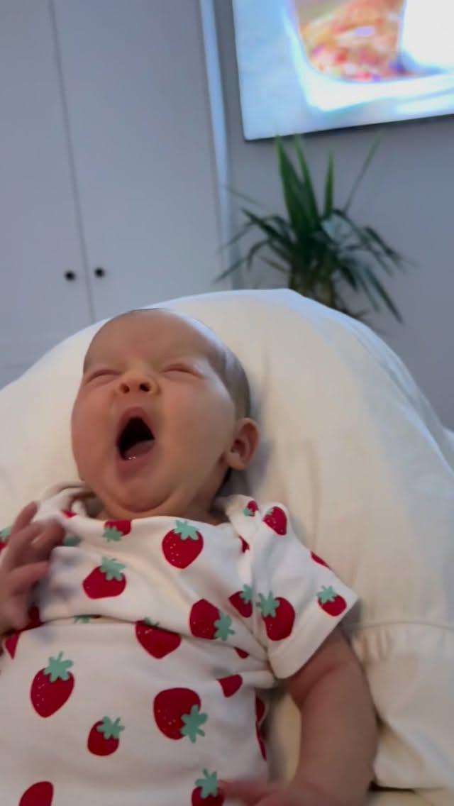 3 weeks postpartum as a Mum of 2💕👩🍼
- slowing down
- breastfeeding day & night
- fuelling with lots of snacks
- essential fresh air & coffees
- gentle movement
- lots of cuddles
- learning how to be a Mum to both
- juggling one handed life
- healing from C section
- capturing the journey
#postpartum #postpartumrecovery #adayinthelife #mumlife #newbornlife