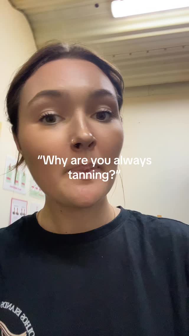 Come get a tan so your not white as a ghost! #spraynslay #booknow #geraldtontanningsalon #automatictanningbooth #geraldtonwa