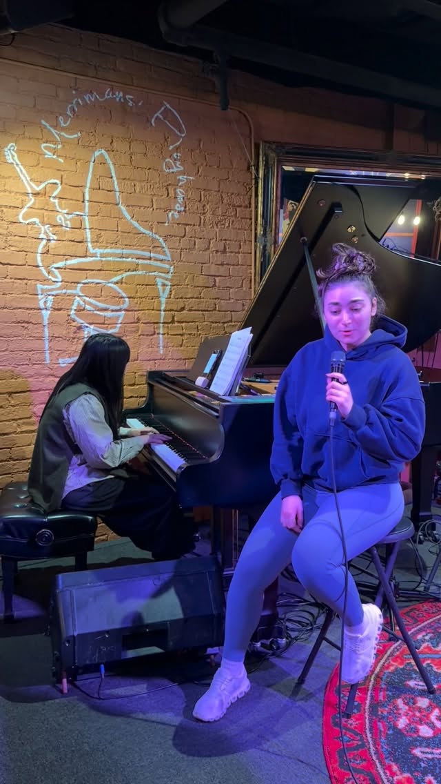 We decided to play @dabinryumusic gorgeous tune “Wall Pt. 1” last minute at @merrimansmusic so here’s a bit during soundcheck !
#jazzvocalist #juilliard #jazzpiano #jazzduo #jazzcomposer