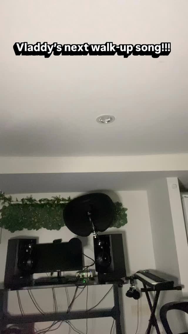 This song & @vladdyjr27 is a match made in heaven2️⃣7️⃣⚾️
#4sante #vladimirguerrerojr #vladdyjr #wbc2026 #baseball