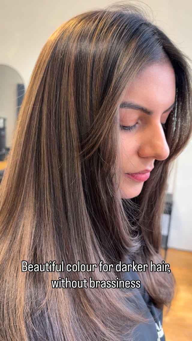 Creating dimensional colour on naturally darker hair requires a different approach.
The focus is controlled lift, balanced tone and maintaining shine without that unwanted brassy finish.
Soft, natural colour tailored to deeper hair bases.
📍Chelsey Stone Salon – Gravesend
Book consultations via the link in bio.