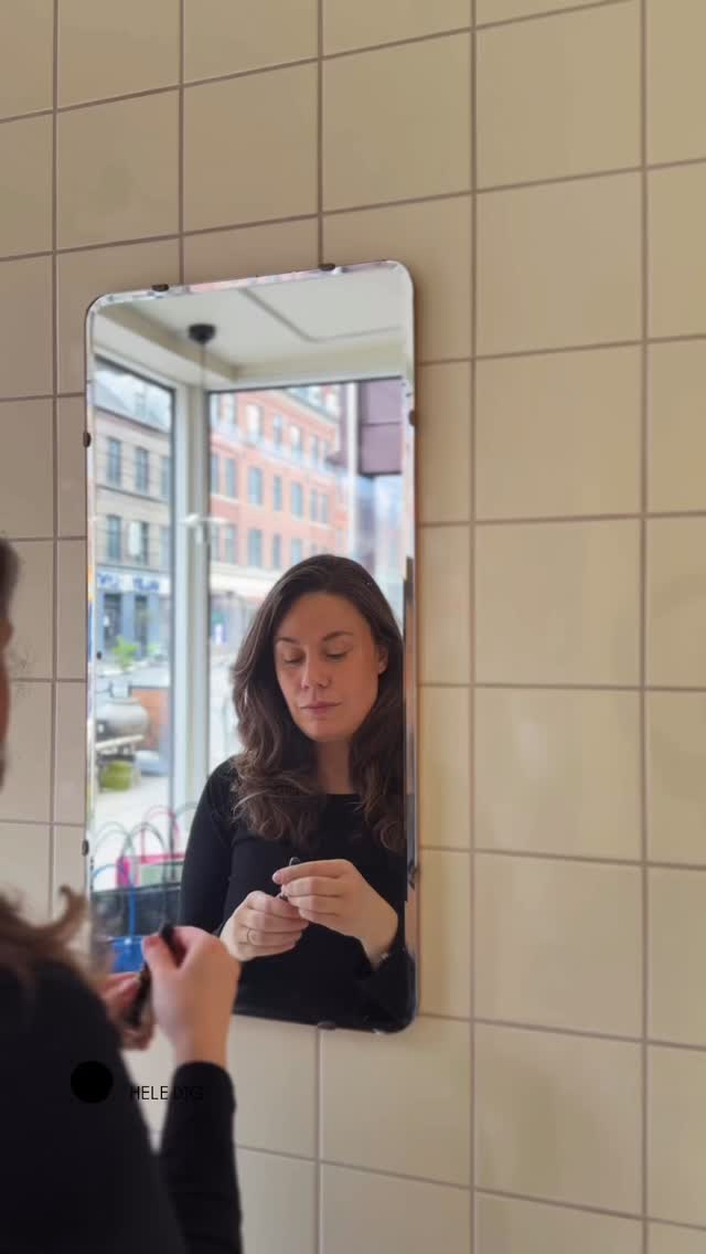 🖤 Torsdage fra 13-18 kan du booke dig ind til en 15 minutters snak om produkter og hvad der kunne passe godt ind i din hudplejerutine!
Du har mulighed for at komme en tur på briksen, få renset din hud og prøve drømme-produktet. 😍
Alt du skal gøre er at skrive os en DM, om hvad tid du kunne tænke dig at komme forbi torsdage mellem 13 og 18.
Mette vil være klar til at assistere og besvare alle dine spørgsmål. 🔥
Vi ses på Valby Langgade 30a! 🫶🏼
#lajoliedk #heledig