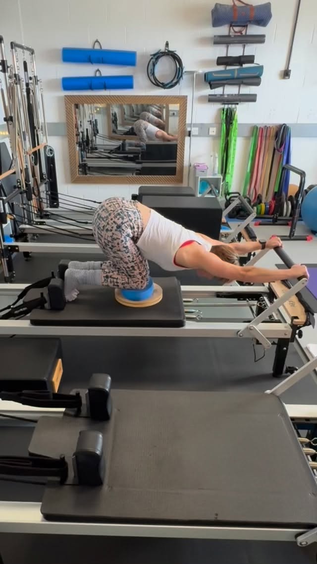 Its twists this week in classes. One of the various exercises I’m teaching this week will get layered up like this…
A lovely squishy balance pad to protect the knees and concentrate on the stability.
The feet off version is quite spicy to control.
#reformer #andoveruk #rehab #safeyfirst #twistydisc