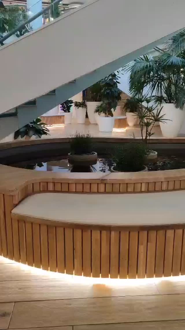 Réfection des assises de banquettes de la coupole de Nîmes dans un simili de @hoepke_textiles
En partenariat avec @alatelier30320
#artisansgardois
#tapissierdecorateur
#amenagementinterieur
#savoirfairefrancais
@unaid_mediterranee