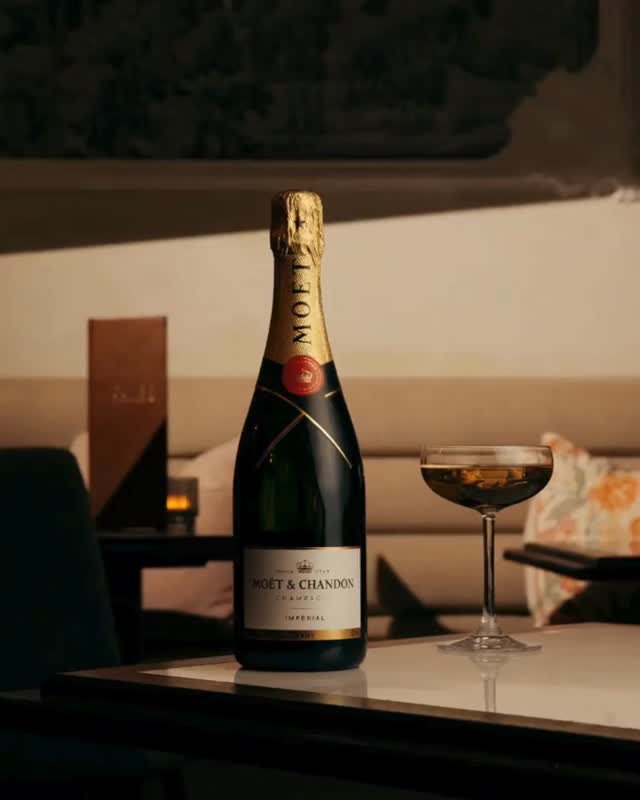 Moët & Chandon Brut Impérial Champagne 🥂✨
Celebrate in style with the iconic Moët & Chandon Brut Impérial – a beautifully balanced champagne with vibrant citrus, green apple, and subtle brioche notes. Perfect for any occasion, from intimate dinners to grand celebrations.
🔥 Now ONLY £44.99 (Was £59.99) – Limited Time Offer!
#MoetChandon #Champagne #WineDeals