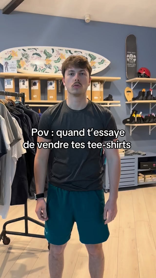 Hello les riders 🤙
Cette fois on vous laisse aussi quelques moments backstage du tournage 😅
Mais le t-shirt, lui, est vraiment stylé 😎
Il est dispo au surf shop de la base nautique de Saint-Jean-de-Monts, en collaboration avec @seagull_charavoile 🌊
📍 Base nautique de Saint-Jean-de-Monts
11 avenue de l’estacade 85160
🔥 Passe au shop le découvrir et dis-moi en commentaire si tu le valides !
#charavoile #saintjeandemonts #surfshop