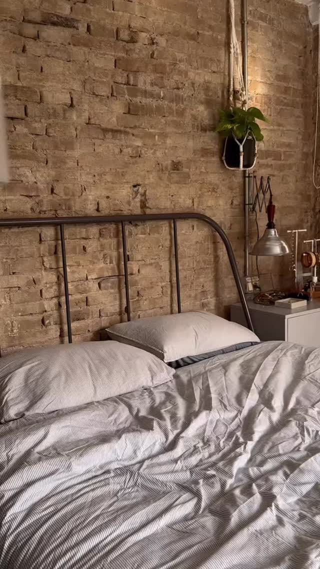 Handmade art deserves a little extra ✨spotlight✨on the internet.
I was today years old when I found out there’s actually a website ending just for artists. Instead of a boring .com you can choose .art 🖼️
Such a small and beautiful detail that immediately separates you from the generic mass vendors.
What do you think? Would you use it?
#silversmith #jewlerymaking #artist