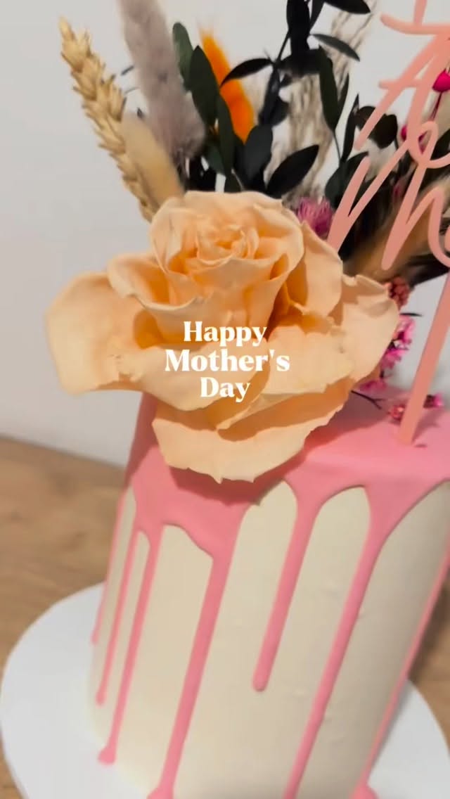 Flowers in cake form for all the lovely mummies 💐🌷
Happy Mother's Day from Cake & Thistle 🩷