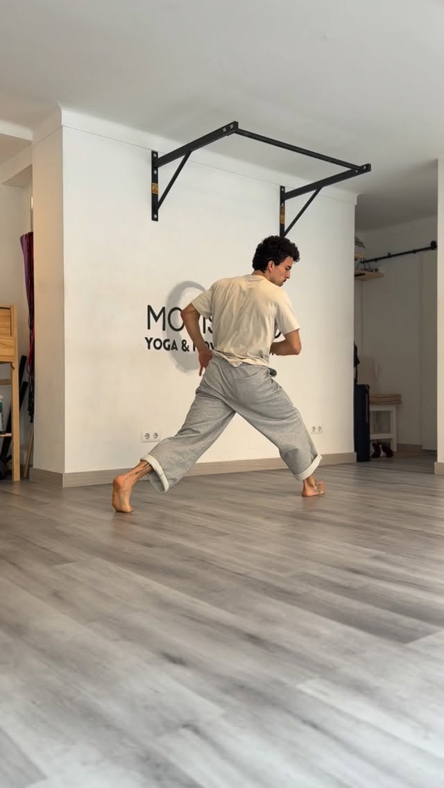 Secuencia de patrones infinitos para mejorar tu movilidad, fuerza y fluidez en la danza.
Este ejercicio repetitivo te ayuda a desarrollar coordinación, control corporal y flow, trabajando el cuerpo desde una perspectiva diferente. Realiza 10 repeticiones en ambas direcciones para notar resultados.
Si quieres transformar tu danza, necesitas mejorar la calidad de tus movimientos y entender cómo conectar fuerza, suelo y fluidez.
¿Quieres llevar tu nivel al siguiente nivel? Envíame un mensaje privado con la palabra INFO.
#flowmovement #entrenamientofuncional #movilidad
#coordinacion #danzaurbana