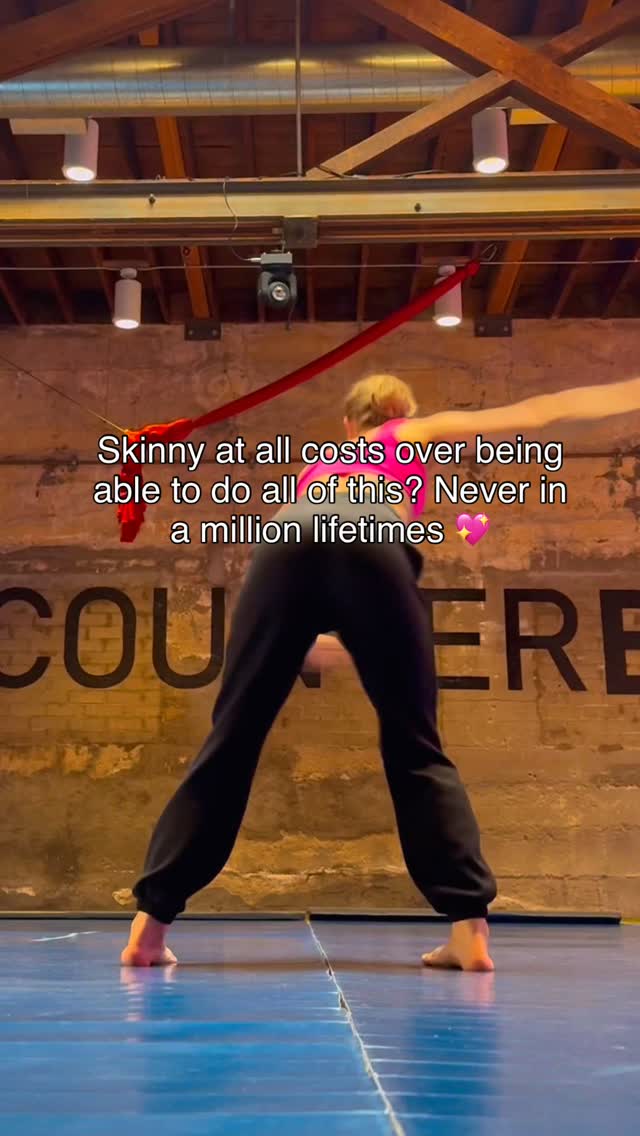 Fed, fast, fun, and STRONG over skinny every 👏 single 👏 time 👏
#strongoverskinny #fuckskinny #strongwomen #femaleathlete