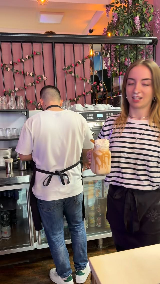 Wie kommst du drauf ???
#cafe10 #cafe #drinks #fyp #lifestyle