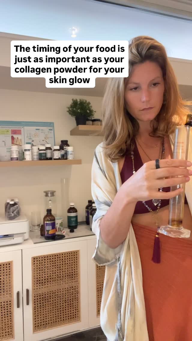 Collagen powders are everywhere for skin, hair and anti-ageing… but blood sugar plays a bigger role in your glow than most people realise.
When blood glucose spikes frequently, it triggers a process called glycation.
This is when sugar molecules bind to collagen fibres in the body, damaging their structure and making them stiff, weak and less elastic.
Over time, glycation can accelerate:
✨ wrinkles
✨ skin thinning
✨ loss of elasticity
✨ dull or tired looking skin
So even if you’re taking collagen supplements, unstable blood sugar can still break collagen down faster than your body can build it.
Protecting your glow isn’t just about adding collagen…
It’s about protecting the collagen you already have.
Comment GLOW and I’ll send you the details for my Glow Code workshop, where we dive deeper into the nutrition and internal factors that support real skin health ✨