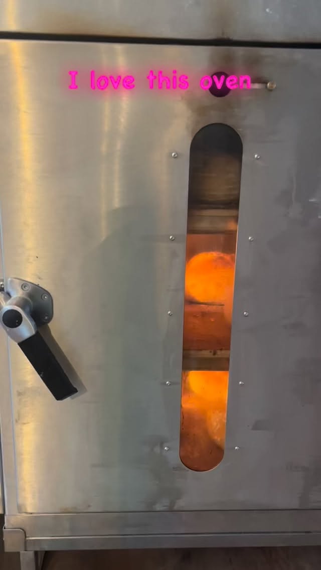 Hands up who loves this oven 🙌🏻