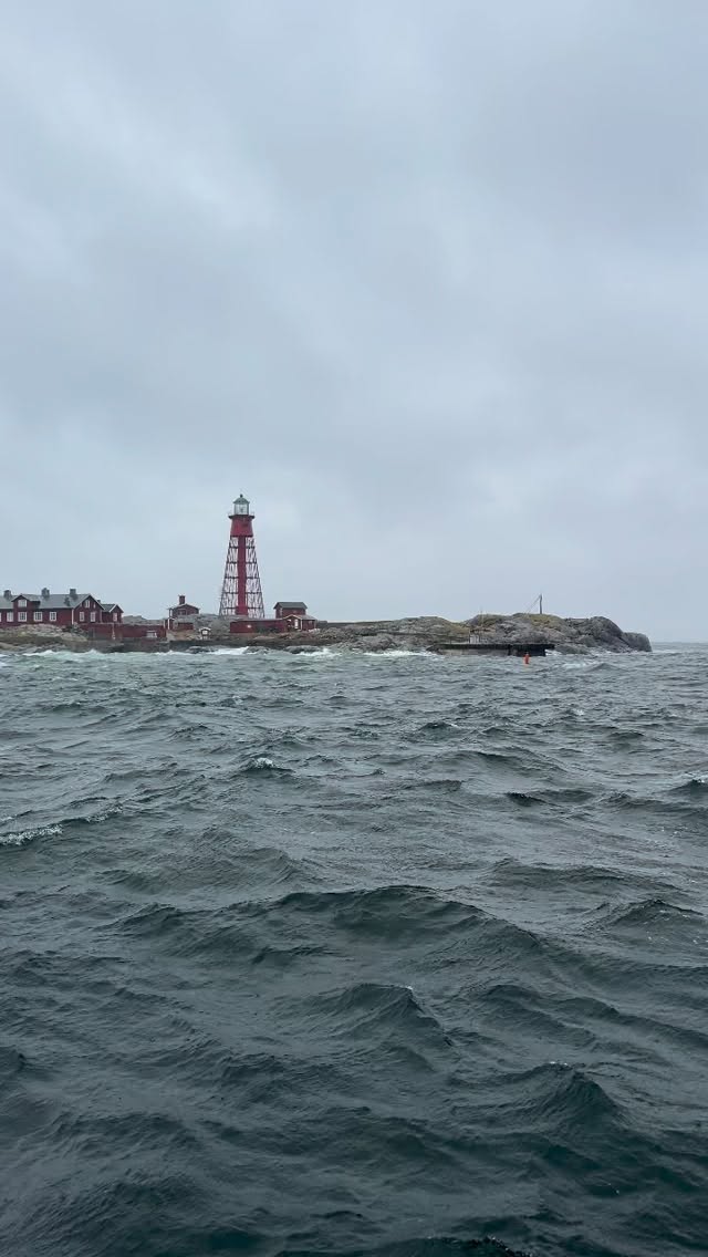 Pater Noster!
Blåsigt på kusten idag så blev en krispig tur. Härligt med vågor, varma overaller och ett glatt gäng! En fantastisk tur under försäsongen. Läs mer om våra turer med Ribbåt på RibX.se
#konferens #ribx #ribbåt #kickoff #konferensaktivitet