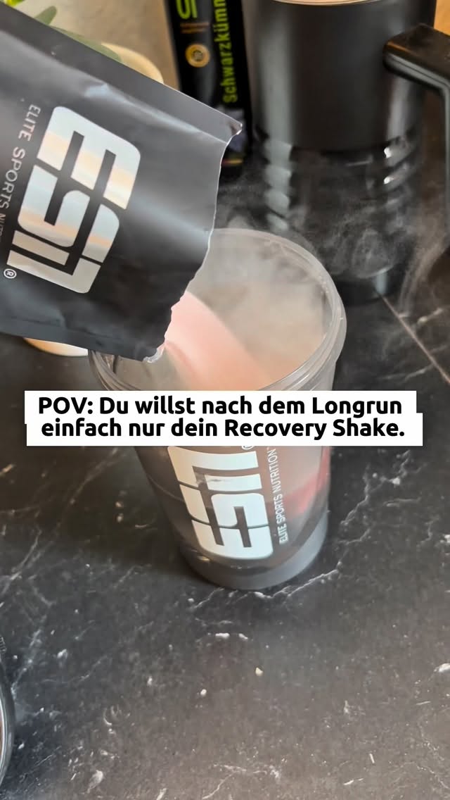 Nach dem Schwimmen gab es erstmal Frühstück,
bevor es zur zweiten Trainingseinheit ging: eine Runde laufen.
1:45h später…
ist mir das Recovery-Pulver fast aus der Hand gefallen.
Road to Sub10.
Wer kennt dieses Gefühl nach einem Longrun? 🫠
#ironmantraining #triathlontraining #laufenmachtglücklich #triathlonmotivation #running