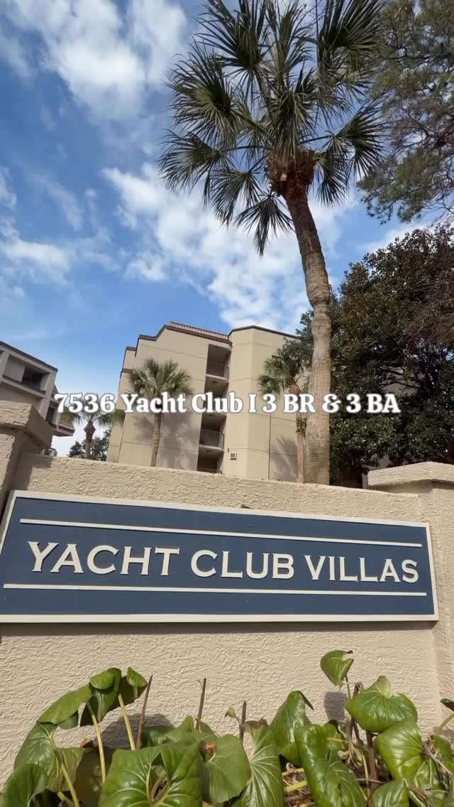 Bright, modern 3 BR / 3 BA villa with standing harborside views in Shelter Cove. Spring and summer dates are booking now - secure your Hilton Head escape. 🏝️ ☀️ #hiltonheadisland #hiltonheadvacation #hiltonheadrentals #harborviews #islandgetaway #bookyourstay