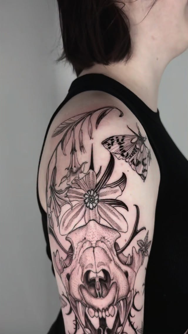 I had the pleasure of tattooing both of Kelseyβs sleeves. Big project, many sessions, lots of dark botanicals π€π€π€Iβm really grateful for the trust and for the time we spent building this together. π€π
link in bio for inquiries, booking June- July onwards!
+++
+++
+++
#darkbotanicaltattoo #darkbotanicaltattoos
#botanicaltattoo #blackworktattoo