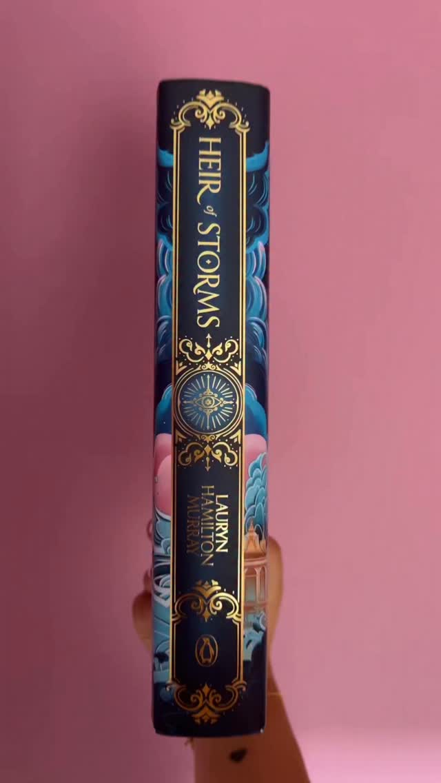 The @fairyloot edition of HEIR OF STORMS is truly a work of art and l will simply never shut up about it !!!
Icymi #HeirofStorms is my YA romantasy about an outcast Rain Singer with deadly storm magic chosen to fight in a dangerous competition for the crown, where she finds herself caught up in court intrigue and caught between two rival love interests. Perfect for fans of The Hunger Games, the Grishaverse and Throne of Glass!
Featuring:
✨elemental magic linked to emotion
✨mind-game trials
✨sad girl fmc
✨golden boy mmc + morally grey mmc
✨love triangle… sort of 🤭
✨secrets and lore
✨grumpy x sunshine (twin edition)
✨dagger to the throat scene
✨masquerade ball ft a hedge maze