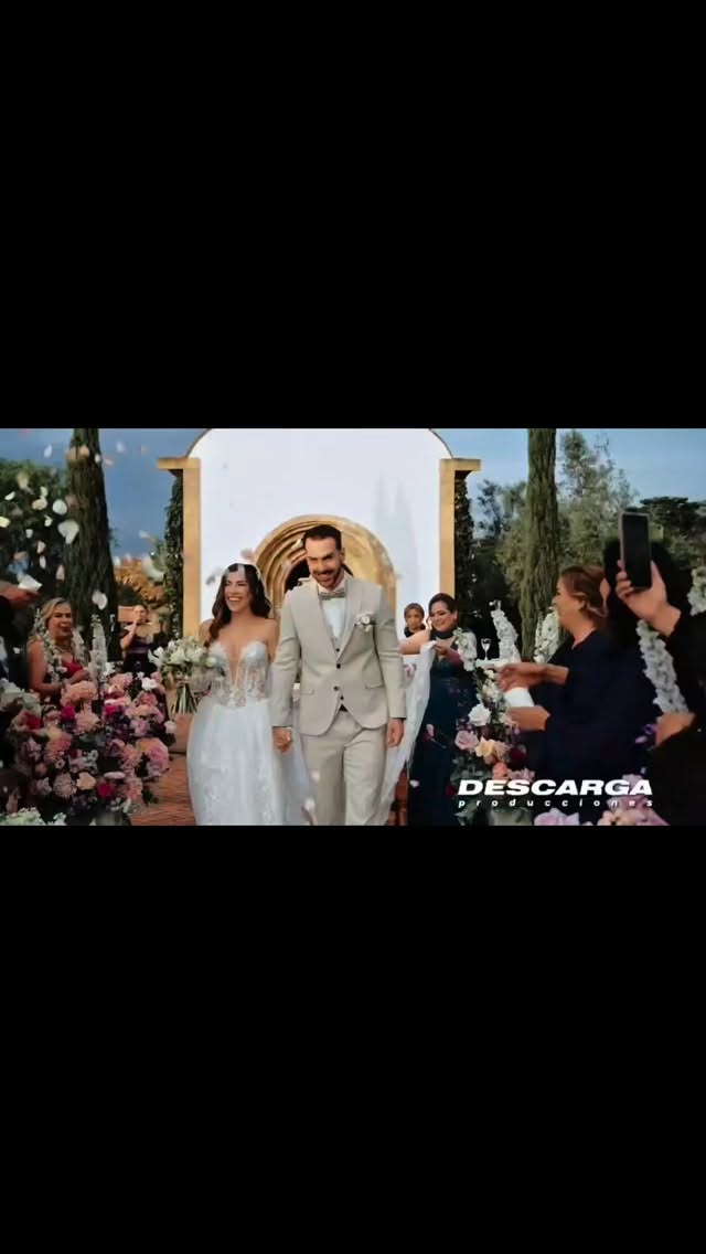 Boda en Hacienda Buganvilias (Villa de Leyva)💍💍💍
Rodeados de naturaleza, historia y belleza, esta boda en Hacienda Buganvilias fue el reflejo perfecto de un amor auténtico 🌸🤍
Cada elemento fue pensado para integrarse con el entorno y crear una experiencia cálida, elegante y memorable para todos los asistentes.
En Descarga Producciones diseñamos momentos que trascienden, donde cada instante se convierte en un recuerdo que perdura en el tiempo.
#VillaDeLeyva #BodasDeDestino #HaciendaBuganvilias #LoveStory
# descargaproducciones