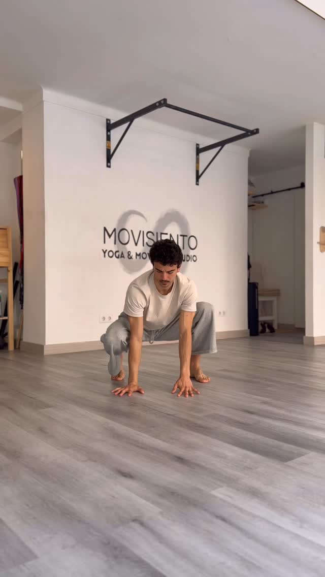 Rutina de activación enfocada en apertura de cadera y amplitud de movimiento.
Incrementando repeticiones, velocidad incluso manteniendo es un estiramiento pasivo que puede activar o relajar el sistema nervioso.
Si quieres revolucionar tu danza envíame la palabra info por privado
#movilidaddecadera #movilidadydanza #entrenamientodemovimiento #flexibilidadactiva #movilidadcorporal