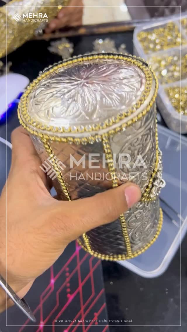 Brass Kundan Clutches ♥️
#kundanclutch #handmade #kundan #clutches #madeinindia