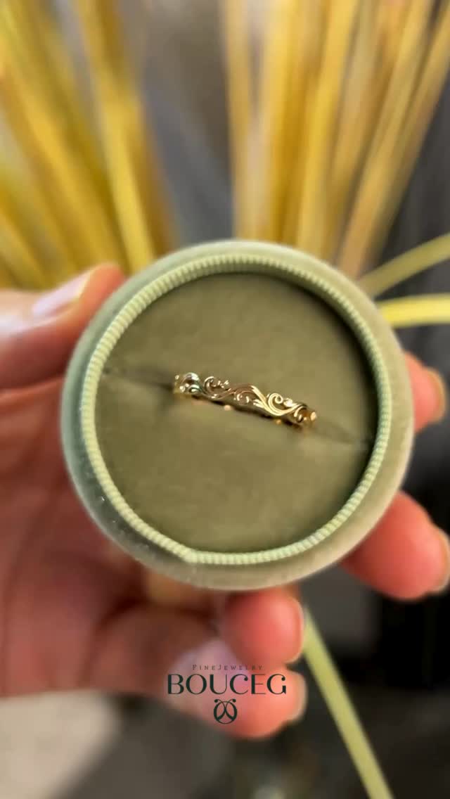 Lillian Vintage Alyans, ince el işçiliği ve özgün detaylarıyla aşk hikayenizin en zarif şahidi olacak.
Başka hiçbir yerde bulamayacağınız bu tasarım patentli ve size özeldir.
Hayalinizdeki alyansa kavuşmanızı kolaylaştırmak için 3 taksit imkanı sunuyoruz.
Bu benzersiz tasarımı deneyimlemek için Bursa showroom’umuza bekliyoruz. Web sitemizi ziyaret edebilir veya DM’den bize ulaşabilirsiniz. ✨