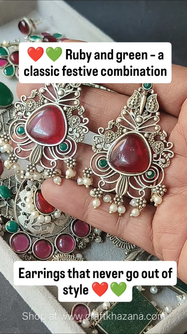 Ruby and green earrings ❤️💚
A timeless colour combination loved with sarees and festive outfits.
Elegant designs for women who love classic jewellery.
Which one would you wear?
1, 2, 3, 4, 5, 6, or 7 ?
✨ Only one piece available in each design
Follow @craftkhazana for unique curated jewellery.
More designs available on the website – link in bio.