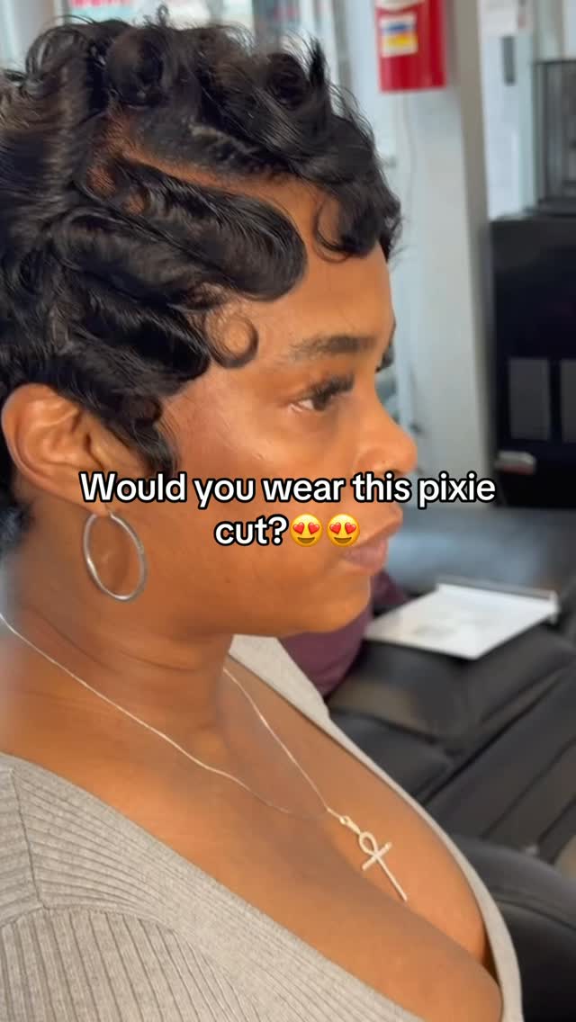 Thinking about a pixie cut but not ready to cut your hair yet?
A glueless pixie install lets you try the look while keeping your natural hair safe underneath.✨
Www.getglamdollz.com
#gluelesswiginstall #pixiehair #naturalhairlook