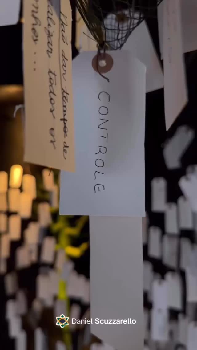 Na liderança, dois polos aparecem com mais frequência do que imaginamos.
Quando o controle, por ser líder, se torna excessivo, algo importante acaba sendo deixado de lado: a confiança, a autonomia do time e o espaço para que outras pessoas também assumam responsabilidade.
E às vezes o abandono aparece de outra forma, mais silenciosa: quando o trabalho ocupa tanto espaço que acabam ficando de lado o descanso, os relacionamentos ou até a própria clareza interna.
Liderar quase sempre é caminhar nesse equilíbrio delicado.
#mindset #lider #mentoria #breathwork #quantumflow