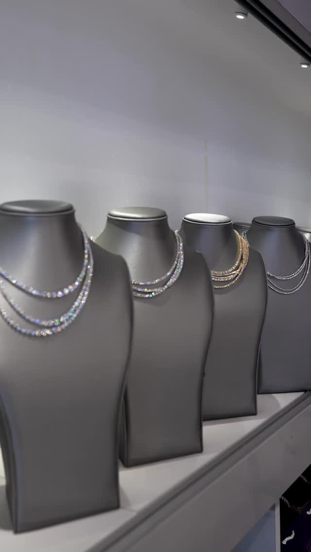 Rows of brilliance.
Diamond tennis necklaces lined up and ready to shine.
#diamondnecklace #tennisnecklace #diamondchain #luxuryjewelry #diamondsareforever