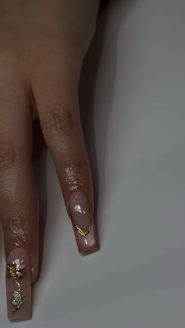 Spring break ready 🌸🤩
.
.
.
.
#milwaukeenailtech #nailart #nailsnailsnails #mkenailsalon #springnails