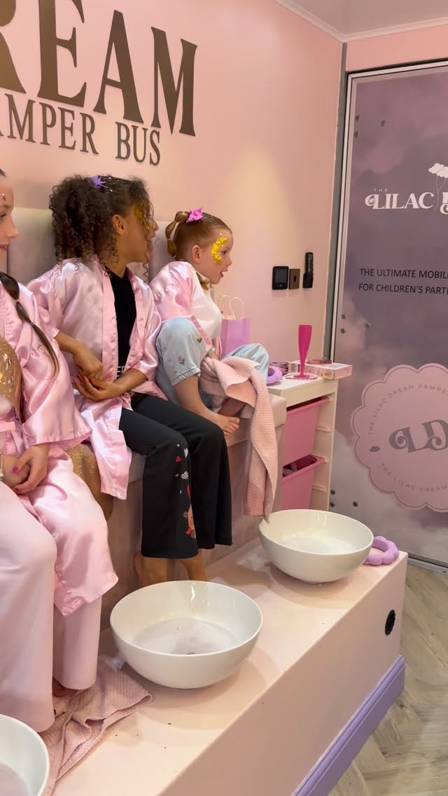 We make every birthday girl feel super specialโฆ they will smile non stop from start to finishโฆ just look at Evieโs little faceโฆ. ๐๐ฅฐโค๏ธ a birthday party to remember!! #birthdaygirl #birthdayparty #mobilespaforkids #mobilepamperparty #explore