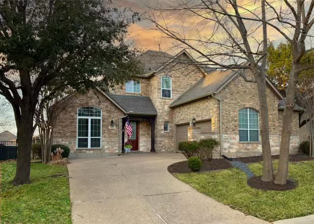 Coming soon in Teravista! My clients are hard at work getting their stunning home with golf course views ready for the market. ⛳️🌳 Reach out for more info!
#comingsoon #golfcourse #texaslifestyle #golfcoursehome #teravista #roundrock #georgetown #teravistahome #teravistarealestate #teravistaexpert #roundrock #roundrocktexas #georgetown #georgetownhome #roundrockhome #teravistarealtor #teravistaagent
#golfcoursecommunity #neighborhoodexpert #atx #atxhome #centraltexas #germanrealtorinaustion #austinrealtor #buyersagent #listingagent#berkshirehathaway #bhhstxrealty