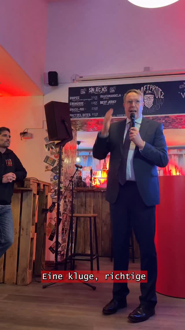 Über 500 Millionen Euro für Trier – und wir sind noch lange nicht fertig. 🚀
Seit 10 Jahren darf ich Trier im Landtag vertreten.
Und gemeinsam haben wir viel erreicht.
Allein in den letzten fünf Jahren sind mehr als 500 Millionen Euro aus Mainz nach Trier geflossen – u.a. für Bildung, bezahlbares Wohnen, Gesundheitsversorgung und Klimaschutz.
Das geht nur, weil hier so viele Menschen jeden Tag hart arbeiten, Verantwortung übernehmen und unsere Stadt stark machen. Dafür bin ich dankbar.
Ich möchte diesen Weg gern weitergehen:
stark für Trier und stark im Land.
Mit deiner Erststimme für mich als direkt gewählten Abgeordneten für Trier.
Mit deiner Zweitstimme für unseren Ministerpräsidenten Alexander Schweitzer und die SPD, damit wir weiter die Mehrheiten haben, die solche Investitionen möglich machen – und ich weiter Minister mit Haltung für Bildung bleiben darf.
Danke für dein Vertrauen bis hierher - ich bewerbe mich erneut darum, dein Vertrauen zu bekommen.
Am Sonntag können wir gemeinsam ein klares Zeichen setzen:
Trier auf die 1.
Sven Teuber, Alexander Schweitzer und die SPD auf die 1. ❤️
#Trier #Landtagswahl #SPD #ZusammenStark #sventeuber