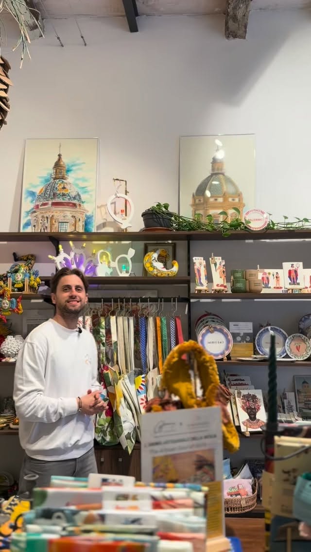 ✨ L’anima della Sicilia prende forma nelle creazioni artigianali di @briucciasicilianstyle .
Accessori unici ispirati ai dettagli architettonici del patrimonio culturale siciliano, tra tradizione, design e sostenibilità.
🤍 Ti aspettiamo in store per scoprire tutta la collezione.
#Briuccia #MadeInSicily #ArtigianatoItaliano