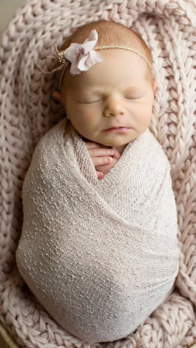 She may be tiny, but she already has the biggest fan.
The way he looks at his baby sister says everything. 😍
#BigBrotherLove #NewBabySister #SiblingBond #LifestyleNewborn #DFWPhotographer HeavenAndHoneyPhotography