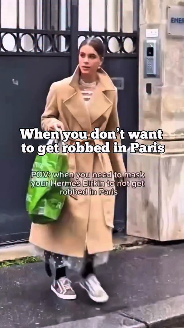 In Paris the only solution not to get robbed is not to carry a bagš¤£!
Itās clearly way too dangerous to wear Kelly Hermes bag in Paris: solution 2: leave it in a Lidl tote bag; stylish but cheapš¤£!
In Paris, if your bag is worse the price of a Metro ticket youāre safe!
š«š·šš» book your tickets for my show in English in Parisšš» OH MY GOD, SHEāS PARISIAN!
Every Friday and Saturday at @theatrebo
@lidlfrance
#parisianlife #humour #pariscity #parisienne #parismood