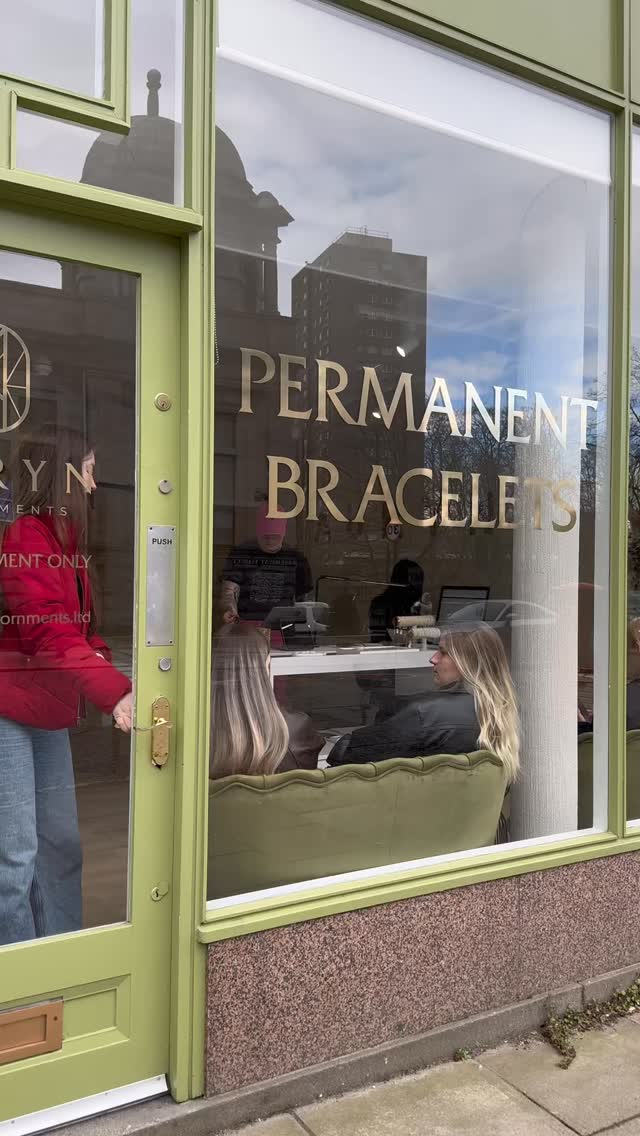 Still buzzing from our Mother’s Day event! 🥂✨
We had the best time hosting you all for a day of permanent jewellery and pro make up tips. Seeing you all leave with a little extra sparkle made it so special.
Huge thanks to @rrmakeupltd 💖
Missed out this time? Keep your eyes on our page for the next studio event!