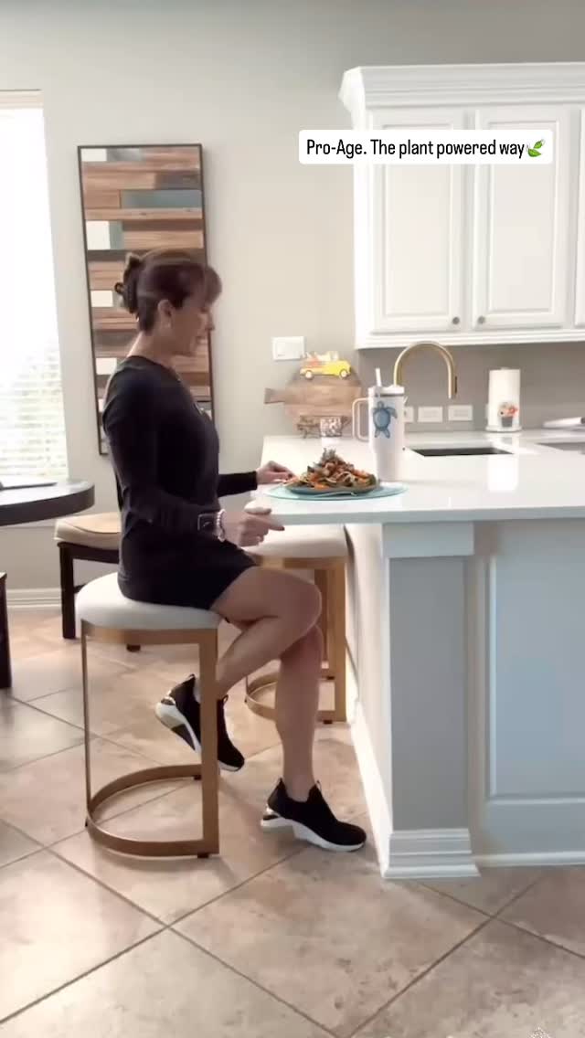 I’m sharing this one again!
Stop doing this if you’re struggling with fat loss after 50…
It’s not that your body is “broken.” It’s that your blood sugar may be running the show.
And if your blood sugar is spiking → your insulin is too. And when insulin is high? 👉 Fat loss gets blocked.
So instead of asking:”Why isn’t this working?”
Ask: “Am I helping my body USE glucose… or store it?”
Because this tiny shift changes everything.
Try this pre-meal “power move” to support fat loss + insulin sensitivity:
👉 5 minutes before eating: 90 sec air squats + 90 sec wall tricep presses (30–50 reps)
👉 90 minutes after eating: Repeat the same thing.
🔥 Here’s what’s actually happening:
You’re activating GLUT-4 (your muscle’s “glucose doorway”)
Which means… Instead of glucose hanging out in your bloodstream it gets pulled INTO your muscles.
Less spike → less insulin → less fat storage.
This is how you start working with your metabolism again.
And let me be clear (because I know how this gets twisted 👀):
This is NOT your workout. This is NOT a magic fix.
It’s a fun add-on that can help support: *insulin resistance *stubborn weight loss *midlife metabolism shifts
Especially if you’ve been doing “everything right”… and still not seeing results.
If you’re in that season where: “I’m eating well, moving my body… but nothing’s changing” then try this tweak.
✨ Think of it like this:
You’re not just burning calories…You’re telling your body where to put them.
👉 Save this to try before your next meal
👉 Follow for more real fat loss + wellness support (no fluff, no extremes)
And if you try it — tell me how you feel after 💖