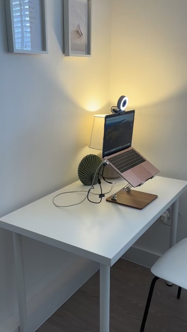 A little peek at where I connect with my clients online. Safe, private, and calm✨
@orawellbeing
#OnlineTherapy #CBT #EMDR #TherapyFromHome #RemoteTherapy